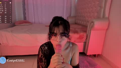 Snapshot of evelyn_evelyn chatting on 13, 12, 2024 evelyn evelyn online show from 13, 12, 2024