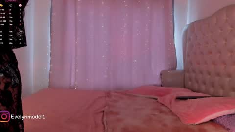 Snapshot of evelyn_evelyn chatting on 11, 1, 2025 evelyn evelyn online show from 11, 1, 2025