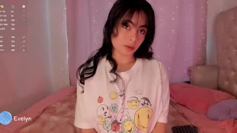 Snapshot of evelyn_evelyn chatting on 13, 2, 2025 evelyn evelyn online show from 13, 2, 2025