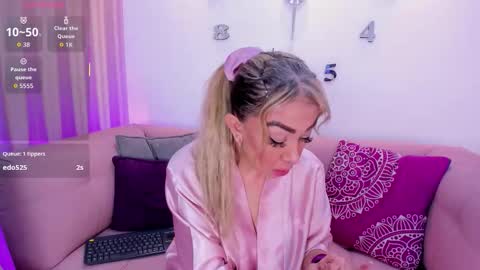 EvelynaGrey online show from 10, 2, 2026