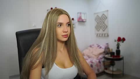 Snapshot of evelyncage_ chatting on 12, 10, 2025 evelyncage_ online show from 12, 10, 2025