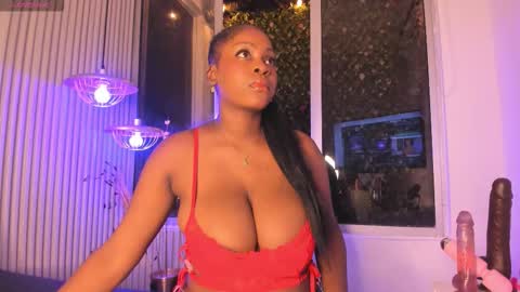 Snapshot of evelynzoe chatting on 10, 10, 2025 EvelynZoee online show from 10, 10, 2025