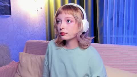 Snapshot of eves_eyes chatting on 21, 10, 2025 Forget me not eve on CB online show from 21, 10, 2025