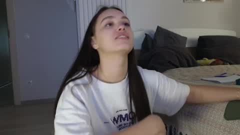 evi_woow online show from 10, 4, 2026