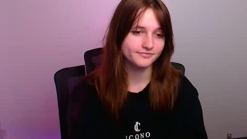 Snapshot of evie_leee chatting on 6, 11, 2025 Evie online show from 6, 11, 2025