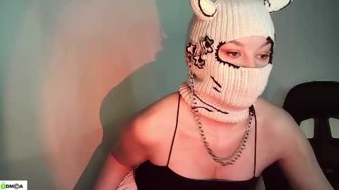 Renesme White Im here from Monday to Friday online show from 20, 4, 2026