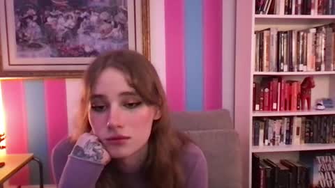 Snapshot of eviecam chatting on 12, 9, 2025 Evie3 online show from 12, 9, 2025