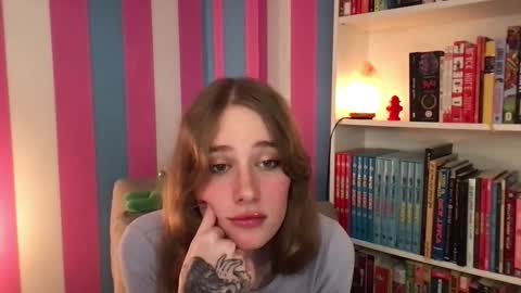 Snapshot of eviecam chatting on 14, 10, 2025 Evie3 online show from 14, 10, 2025