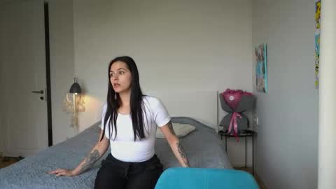 ewelynscott online show from 12, 11, 2025