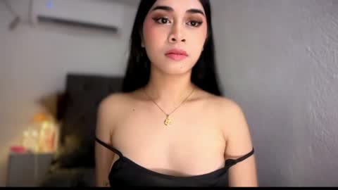 Snapshot of expensivets_chloe chatting on 2, 7, 2026 chloee online show from 2, 7, 2026