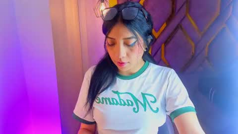 Snapshot of ey_im_simone_ chatting on 22, 6, 2026 online show from 22, 6, 2026