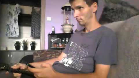 Snapshot of ezel004 chatting on 14, 9, 2025 ezel004 online show from 14, 9, 2025