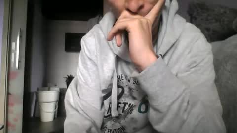 Snapshot of ezel004 chatting on 2, 11, 2025 ezel004 online show from 2, 11, 2025