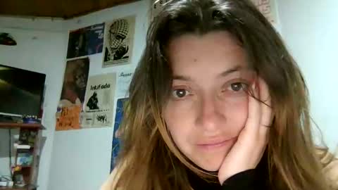 Snapshot of ezlngirl chatting on 19, 5, 2026 Aimee online show from 19, 5, 2026