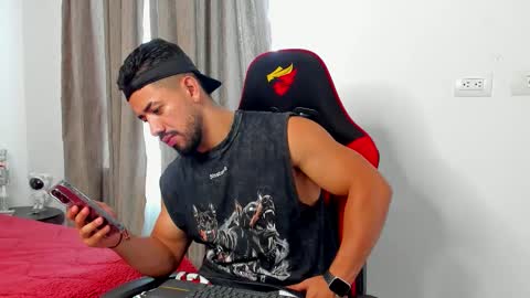 Snapshot of ezzio_scolaro chatting on 8, 2, 2026 Ezzio Scolaro online show from 8, 2, 2026