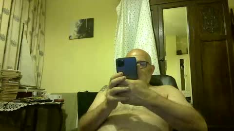 Snapshot of f1zzeek chatting on 4, 7, 2026 f1zzeek online show from 4, 7, 2026