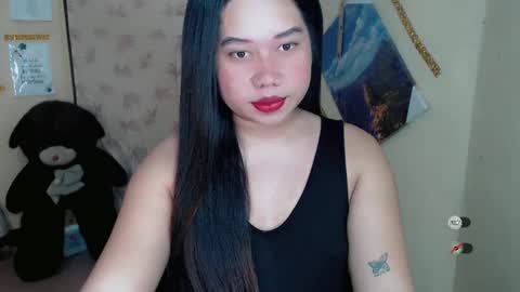 Snapshot of f3ckdollucy chatting on 5, 3, 2025 yanna online show from 5, 3, 2025
