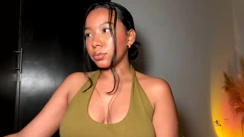 Snapshot of fabianna_laraa chatting on 15, 12, 2025 Thianna online show from 15, 12, 2025