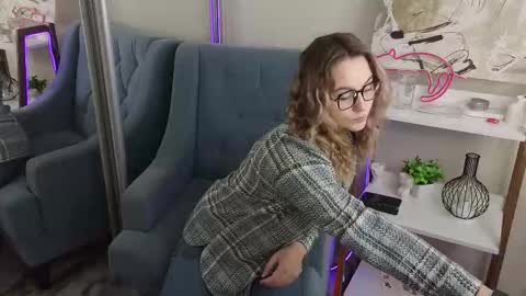 Snapshot of faecavaness chatting on 9, 11, 2025 faecavaness online show from 9, 11, 2025