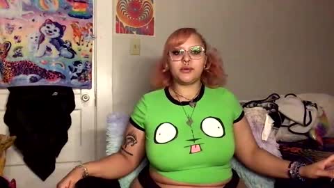 Snapshot of faemami chatting on 1, 10, 2025 FaeBae online show from 1, 10, 2025