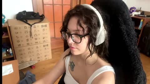 Snapshot of faintpeach chatting on 3, 6, 2026 Loly online show from 3, 6, 2026