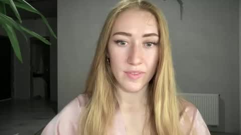 fairy_face online show from 8, 10, 2025