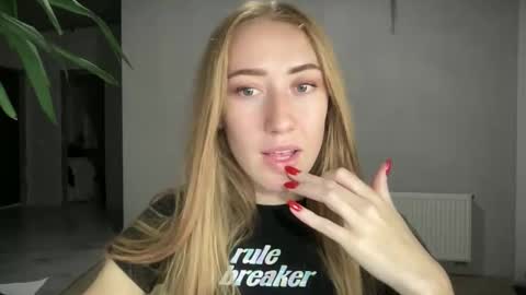 fairy_face online show from 9, 10, 2025