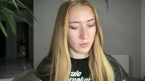 fairy_face online show from 10, 10, 2025