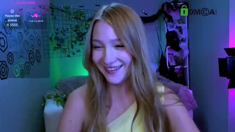 Snapshot of fairy_viola chatting on 1, 11, 2025 Viola online show from 1, 11, 2025