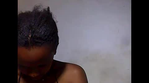 Snapshot of falielyse chatting on 1, 10, 2025 falielyse online show from 1, 10, 2025