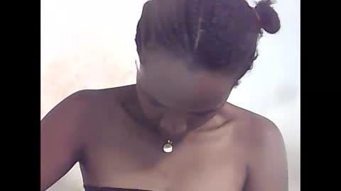 Snapshot of falielyse chatting on 15, 10, 2025 falielyse online show from 15, 10, 2025