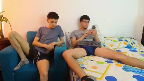 Snapshot of fallgays chatting on 27, 6, 2026 FallGays online show from 27, 6, 2026