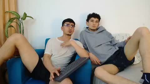 Snapshot of fallgays chatting on 31, 7, 2026 FallGays online show from 31, 7, 2026
