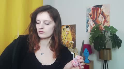 Nadine online show from 10, 3, 2025