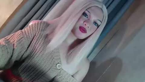 DANIELLA - DONT FORGET TO GIVE ME A THUMBSU UP online show from 3, 3, 2026