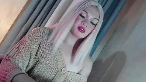 DANIELLA - DONT FORGET TO GIVE ME A THUMBSU UP online show from 6, 3, 2026