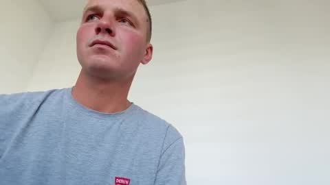 Snapshot of farafonoff chatting on 8, 11, 2025 farafonoff online show from 8, 11, 2025