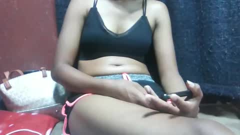 farantsaaly1 online show from 3, 11, 2025