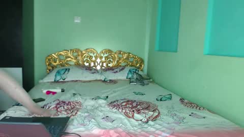 farfalina online show from 14, 12, 2025