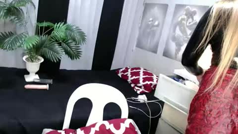 Snapshot of fascinating_ts_vana chatting on 10, 3, 2026 vana online show from 10, 3, 2026