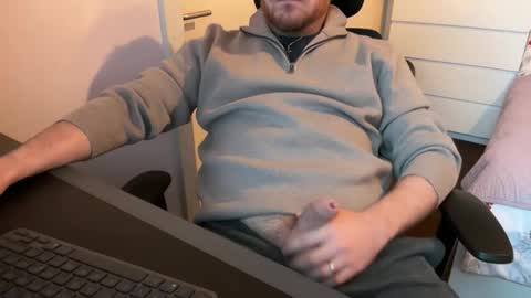 Snapshot of fatjohnlong chatting on 11, 11, 2025 John Long online show from 11, 11, 2025