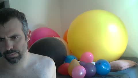 Snapshot of fedeglobos chatting on 4, 1, 2025 fedeGLOBOS online show from 4, 1, 2025