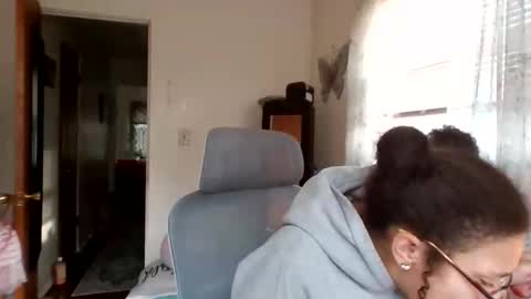 Snapshot of feetnymph chatting on 19, 11, 2025 Soley online show from 19, 11, 2025