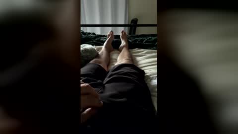 FEETOMINES online show from 2, 6, 2026