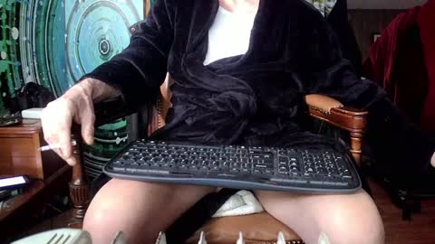 Snapshot of fellatioauto chatting on 8, 2, 2025 hungnsexy online show from 8, 2, 2025