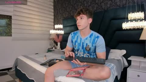 Snapshot of femboy_max chatting on 16, 6, 2026 Femboy Max online show from 16, 6, 2026