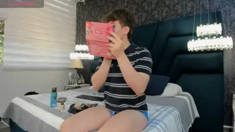 Snapshot of femboy_max chatting on 23, 6, 2026 Femboy Max online show from 23, 6, 2026