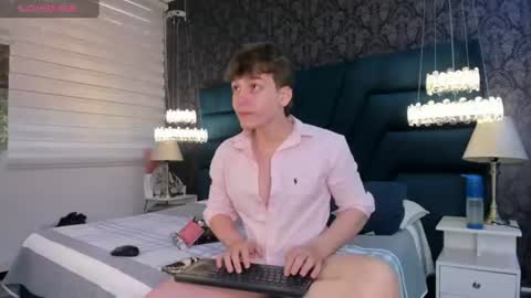 Snapshot of femboy_max chatting on 25, 6, 2026 Femboy Max online show from 25, 6, 2026