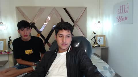 Snapshot of ferphoenix_ chatting on 8, 1, 2025 FER PHOENIX online show from 8, 1, 2025