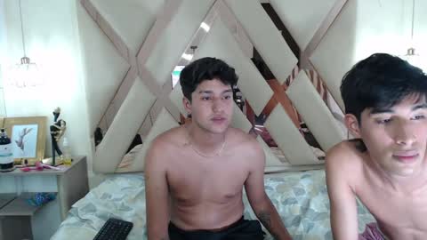 Snapshot of ferphoenix_ chatting on 8, 1, 2025 FER PHOENIX online show from 8, 1, 2025